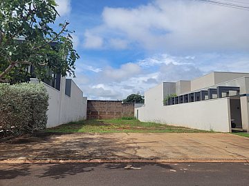 Terreno a venda Condom�nio Flamboyant